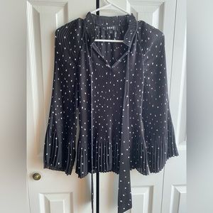 Really cute blouse from DKNY. Only selling because it does not fit me anymore.